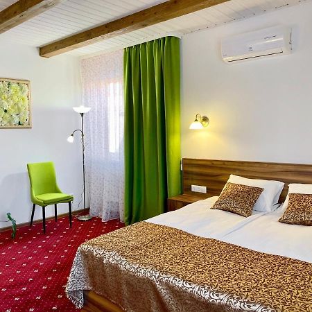 Hotel Rioro Myrhorod Zewnętrze zdjęcie