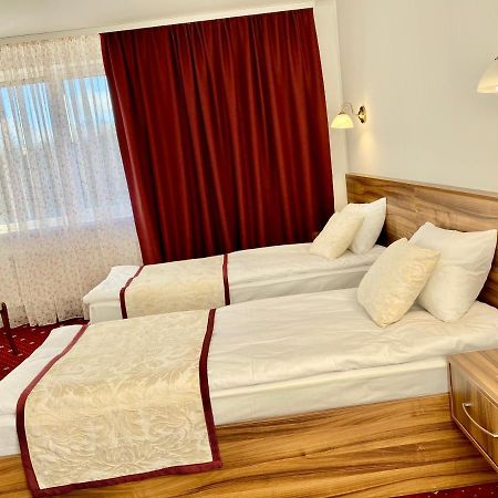 Hotel Rioro Myrhorod Zewnętrze zdjęcie