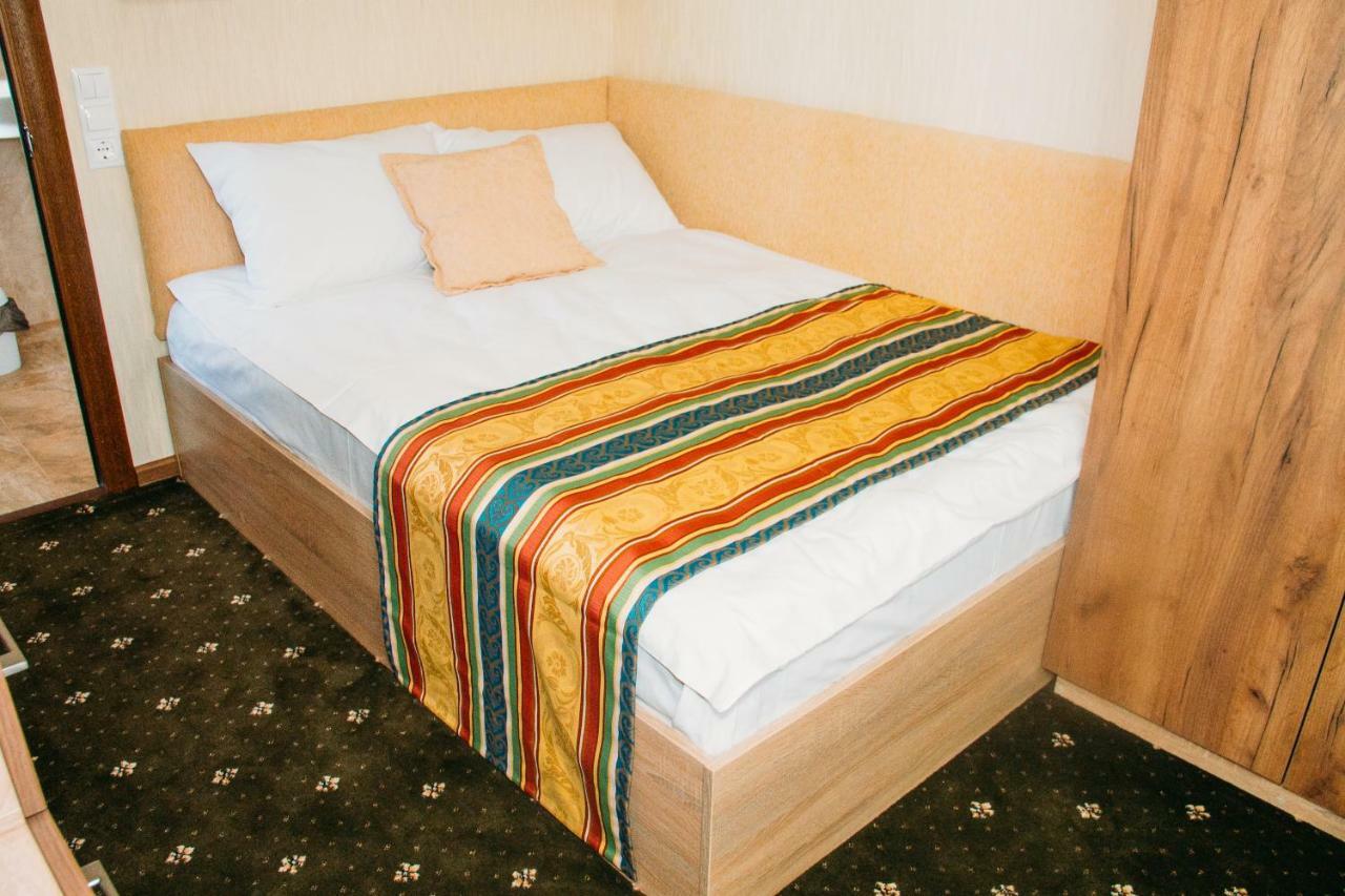 Hotel Rioro Myrhorod Zewnętrze zdjęcie