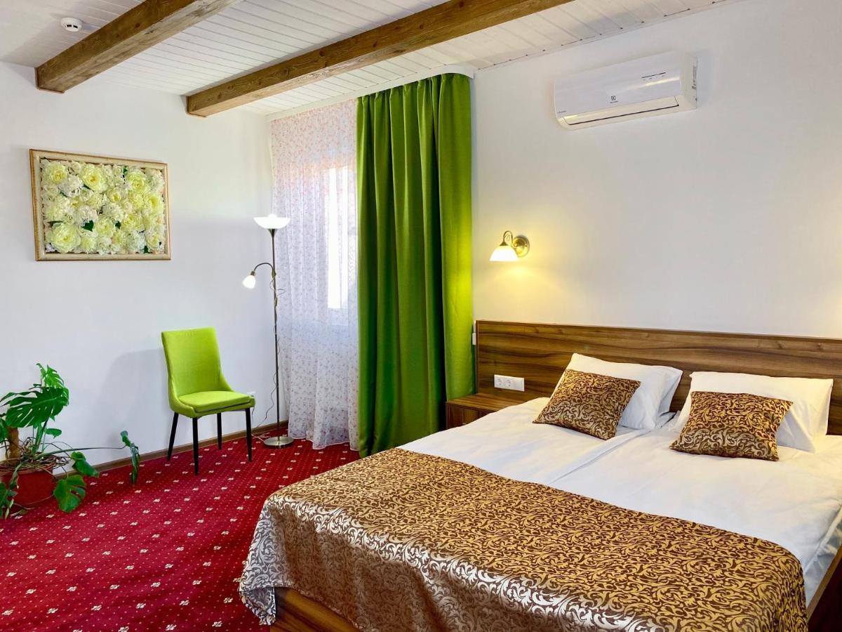 Hotel Rioro Myrhorod Zewnętrze zdjęcie